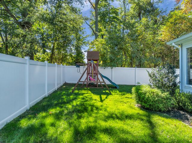 7 Simek Lane, Middletown, NJ 07758