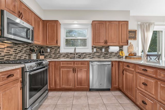 7 Simek Lane, Middletown, NJ 07758