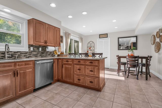 7 Simek Lane, Middletown, NJ 07758