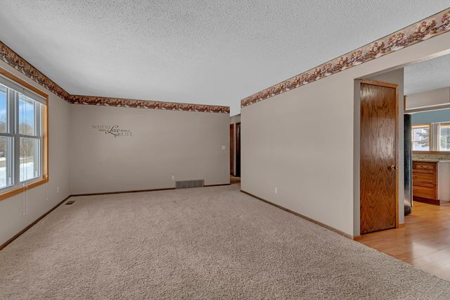 1308 27th Street NW, Willmar, MN 56201