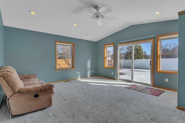 1308 27th Street NW, Willmar, MN 56201