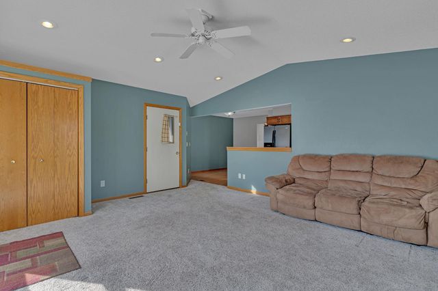 1308 27th Street NW, Willmar, MN 56201