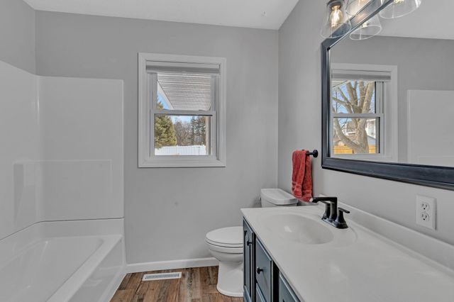 1308 27th Street NW, Willmar, MN 56201