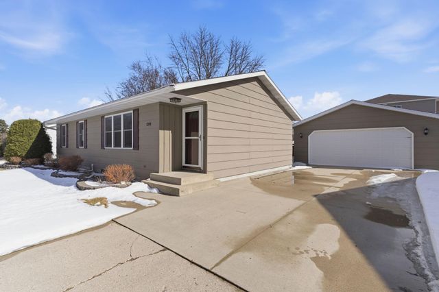 1308 27th Street NW, Willmar, MN 56201