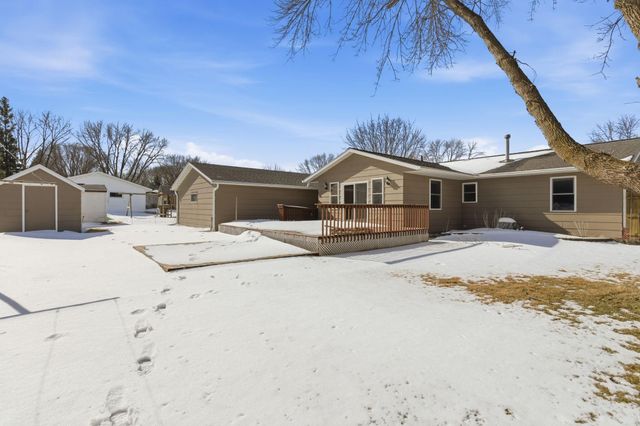 1308 27th Street NW, Willmar, MN 56201