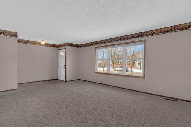 1308 27th Street NW, Willmar, MN 56201