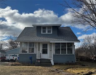 229 28th St Dr SE, Cedar Rapids, IA 52403