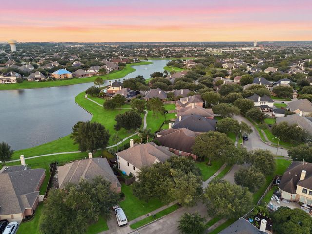1020 Broad Bay Lane, League City, TX 77573