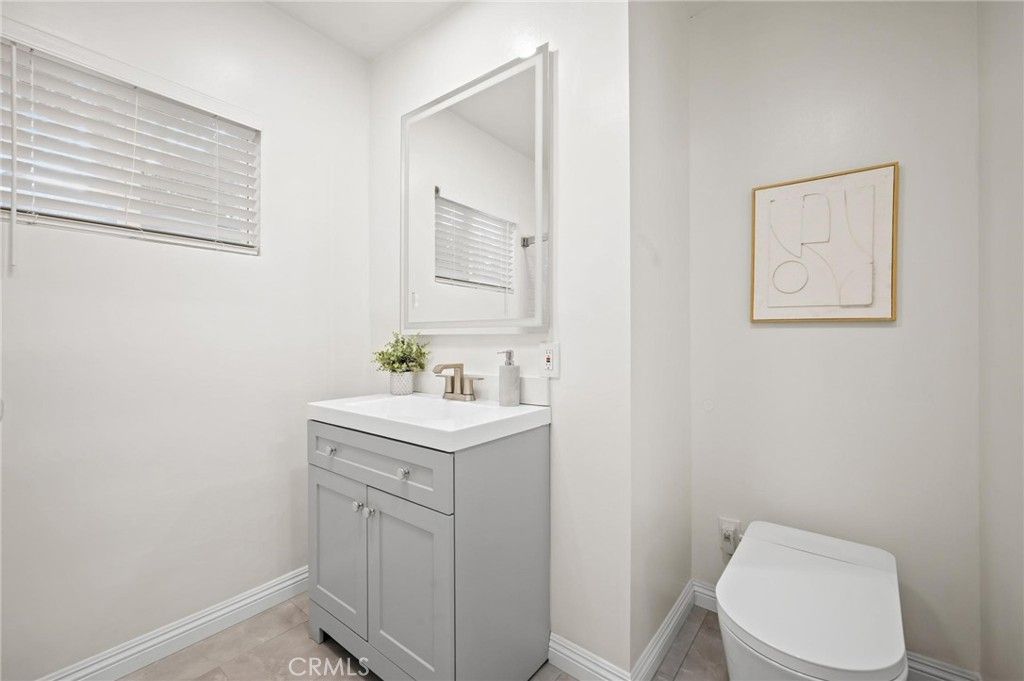 Image 14 of property listing at 15445 Archwood Street, Van Nuys, CA 91406