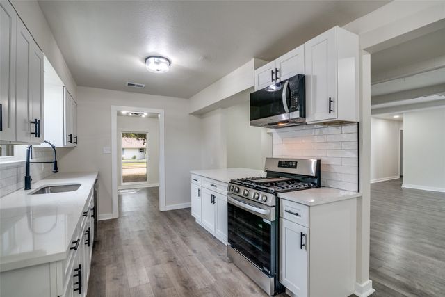 11335 Drummond Circle, Dallas, TX 75228