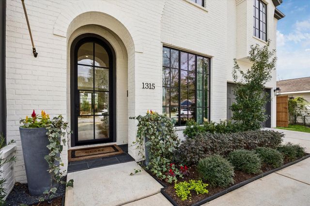 1315 Gardenia Drive, Houston, TX 77018