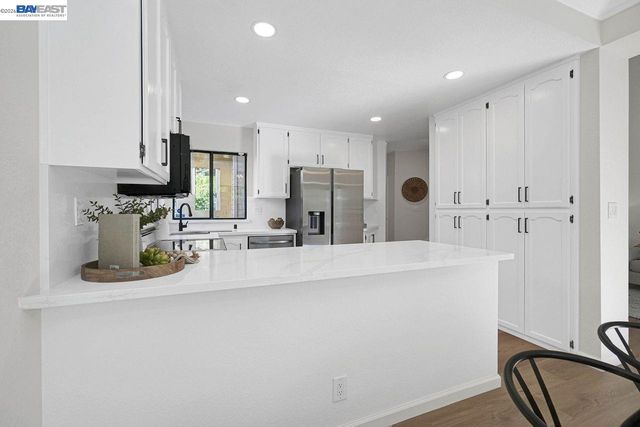 5008 Crandallwood Dr, Fremont, CA 94555