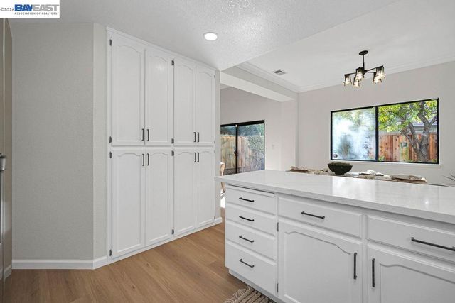 5008 Crandallwood Dr, Fremont, CA 94555
