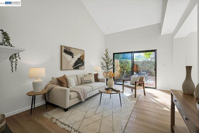 5008 Crandallwood Dr, Fremont, CA 94555