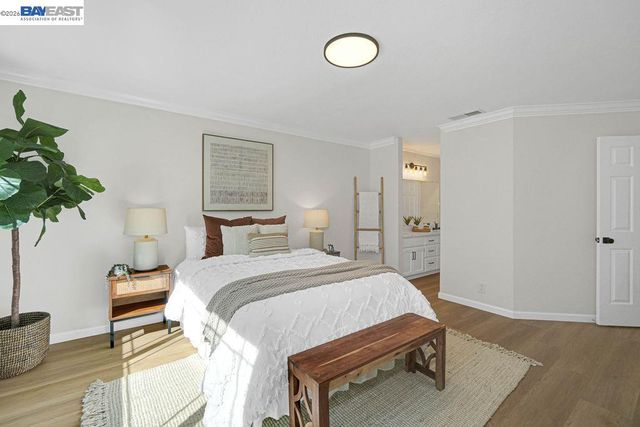 5008 Crandallwood Dr, Fremont, CA 94555