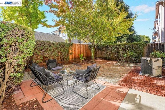 5008 Crandallwood Dr, Fremont, CA 94555