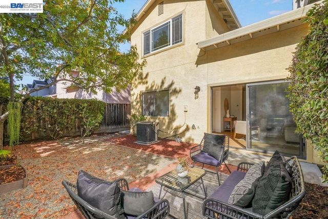 5008 Crandallwood Dr, Fremont, CA 94555