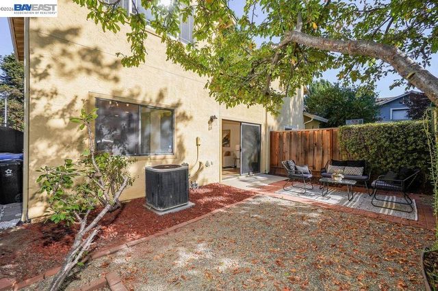 5008 Crandallwood Dr, Fremont, CA 94555