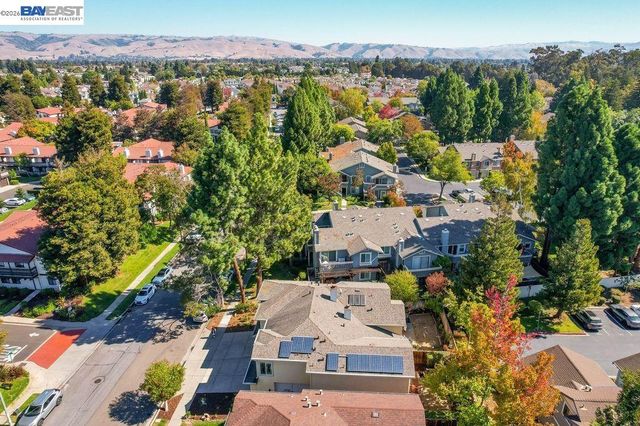5008 Crandallwood Dr, Fremont, CA 94555