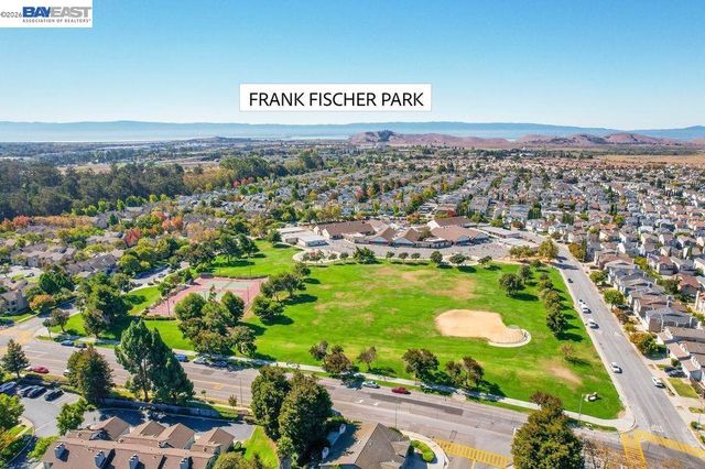 5008 Crandallwood Dr, Fremont, CA 94555