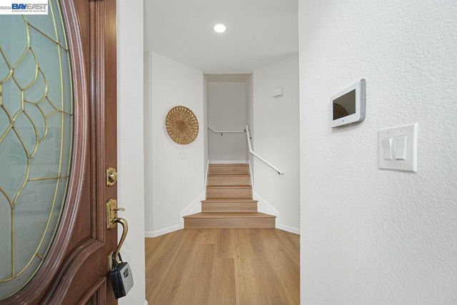 5008 Crandallwood Dr, Fremont, CA 94555
