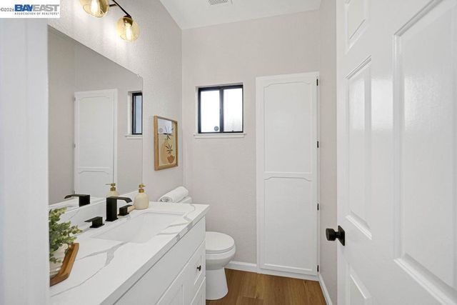 5008 Crandallwood Dr, Fremont, CA 94555