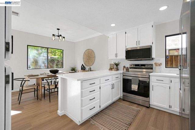 5008 Crandallwood Dr, Fremont, CA 94555