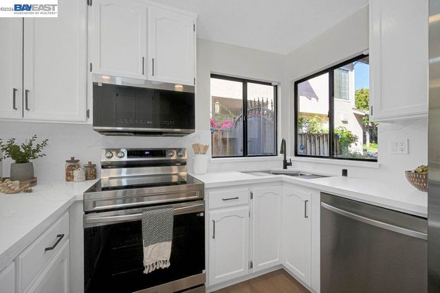 5008 Crandallwood Dr, Fremont, CA 94555