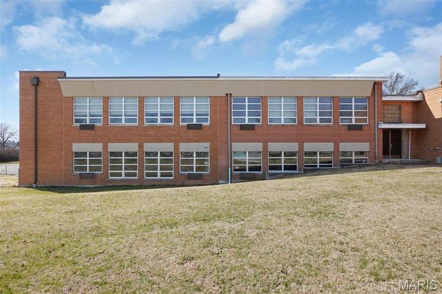10701 Saint Cosmas Lane, St Ann, MO 63074