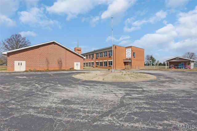 10701 Saint Cosmas Lane, St Ann, MO 63074
