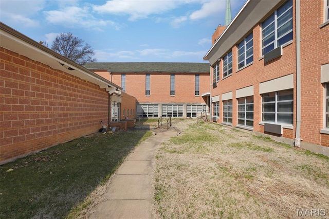 10701 Saint Cosmas Lane, St Ann, MO 63074