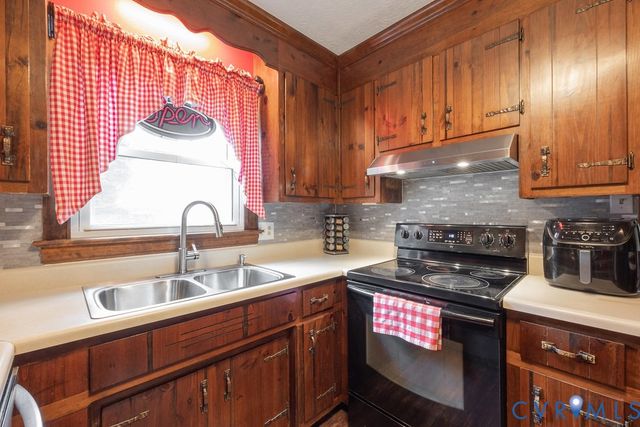 11709 Cliff Lawn Dr, Chester, VA 23831