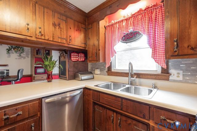11709 Cliff Lawn Dr, Chester, VA 23831