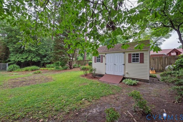 11709 Cliff Lawn Dr, Chester, VA 23831