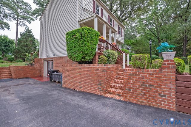 11709 Cliff Lawn Dr, Chester, VA 23831