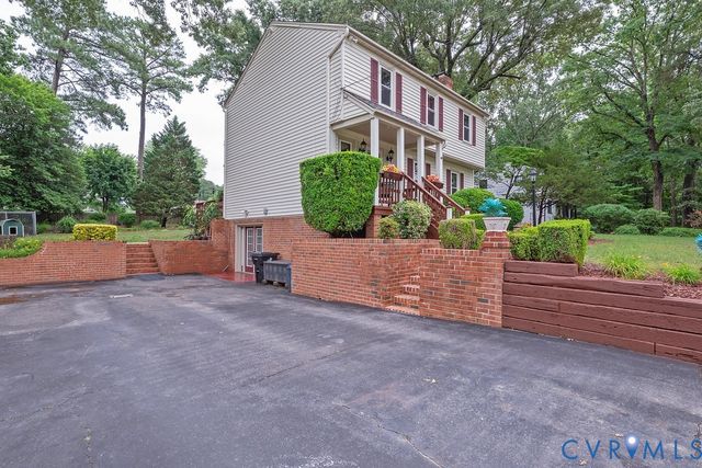 11709 Cliff Lawn Dr, Chester, VA 23831