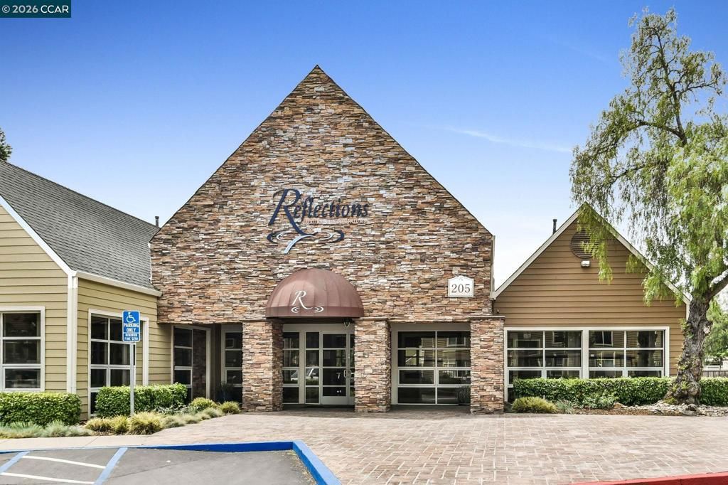 Image 17 of property listing at 140 140 Reflections Dr 21, San Ramon, CA 94583