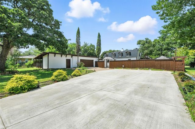 1323 Dublin Street, Grapevine, TX 76051