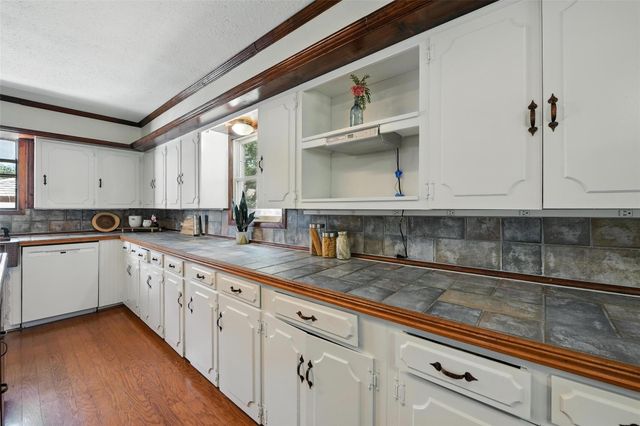 1323 Dublin Street, Grapevine, TX 76051