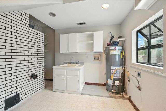 1323 Dublin Street, Grapevine, TX 76051