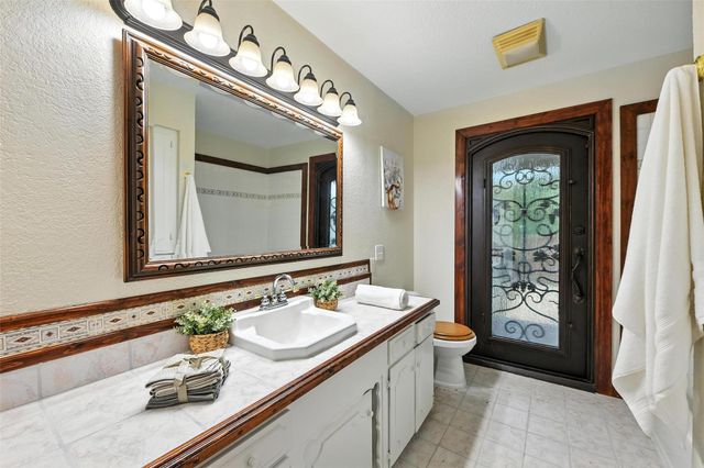 1323 Dublin Street, Grapevine, TX 76051