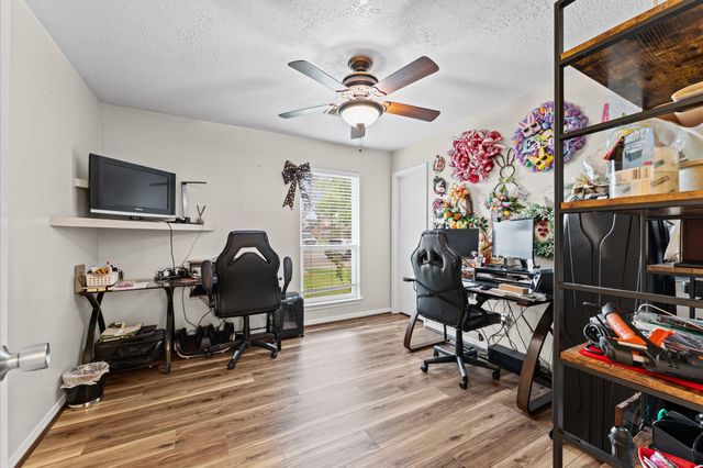 3823 Redbud Drive, La Porte, TX 77571