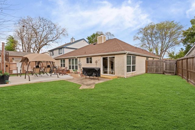 3823 Redbud Drive, La Porte, TX 77571