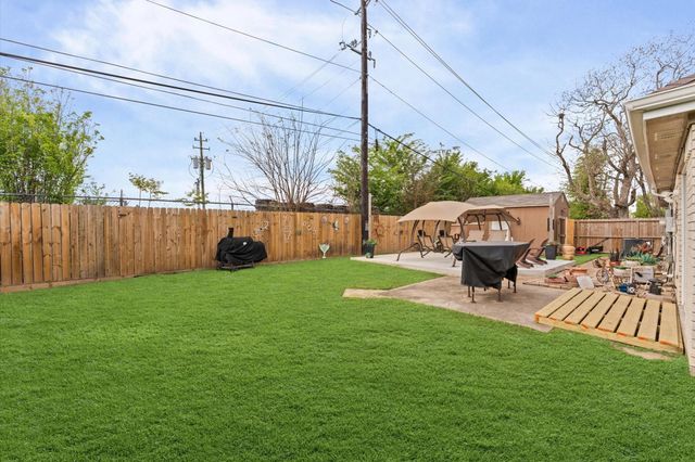 3823 Redbud Drive, La Porte, TX 77571