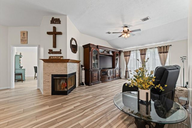 3823 Redbud Drive, La Porte, TX 77571