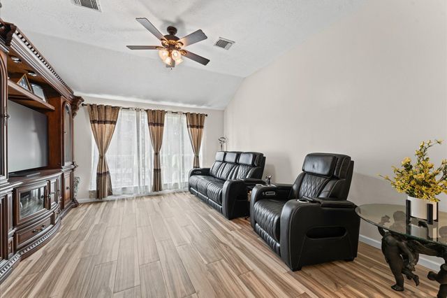 3823 Redbud Drive, La Porte, TX 77571