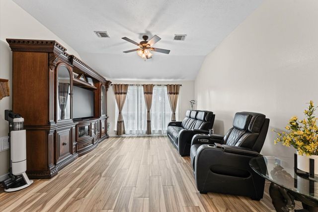 3823 Redbud Drive, La Porte, TX 77571