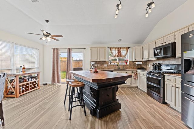 3823 Redbud Drive, La Porte, TX 77571