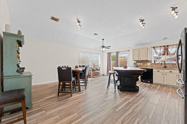 3823 Redbud Drive, La Porte, TX 77571