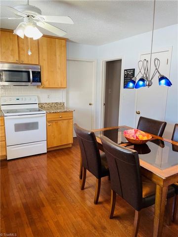 904 Fairidge Drive, Jamestown, NC 27282